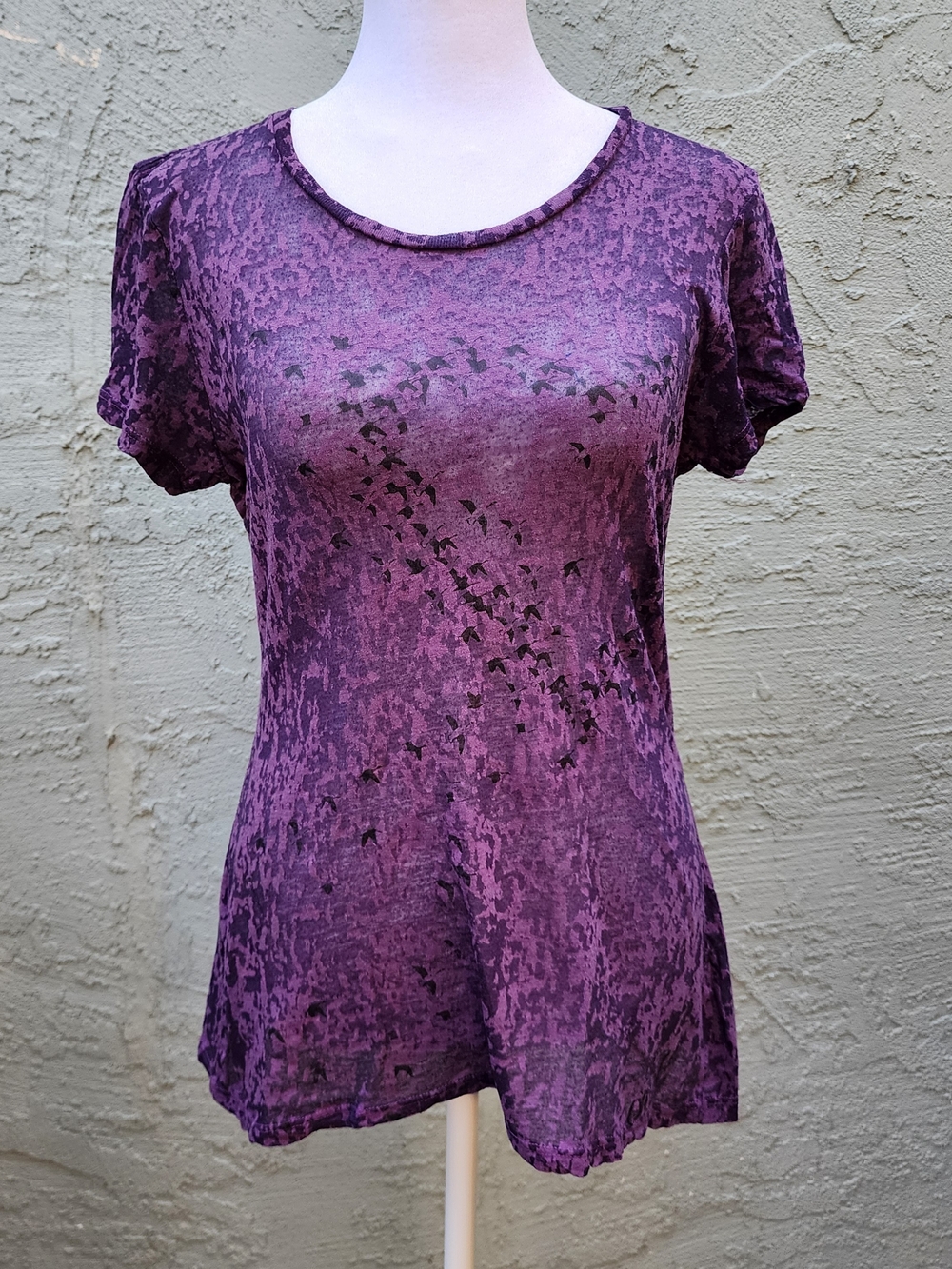 Purple Burnout Graphic Tee Shirt Short Sleeve Flying Birds Print [M]